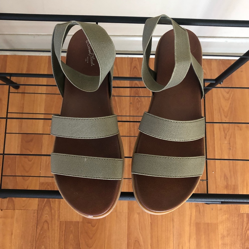 Universal Thread Sandals - Picture 2 of 4
